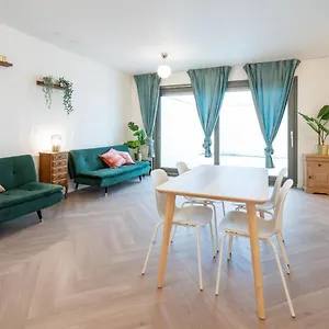  Apartment Centre Loft